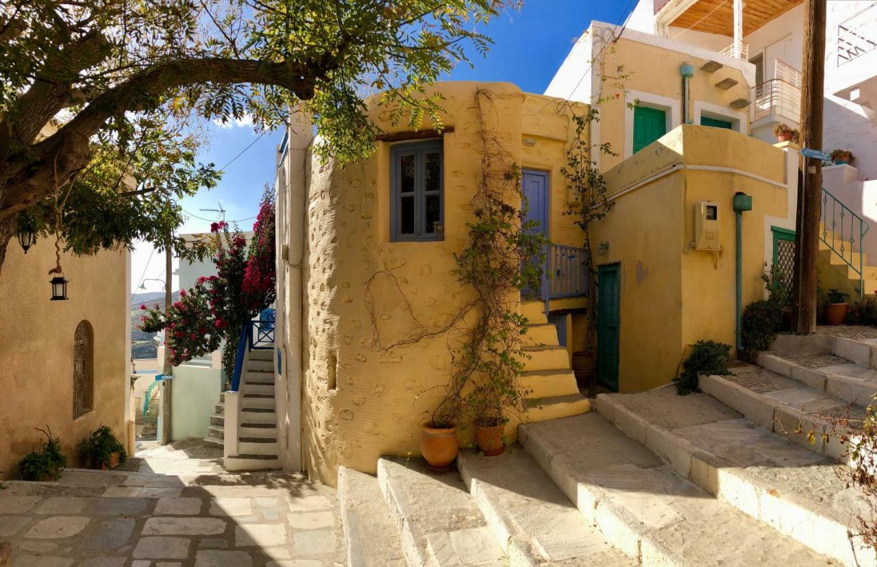 Traditional Medieval Stone House In "Ano Syros" Exterior photo