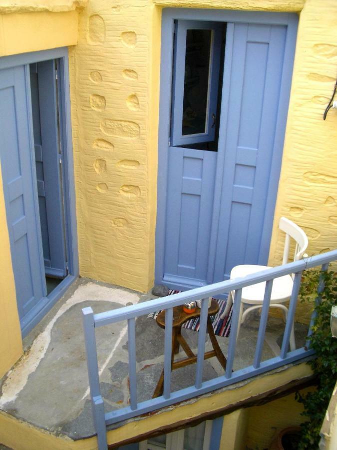 Traditional Medieval Stone House In "Ano Syros" Exterior photo