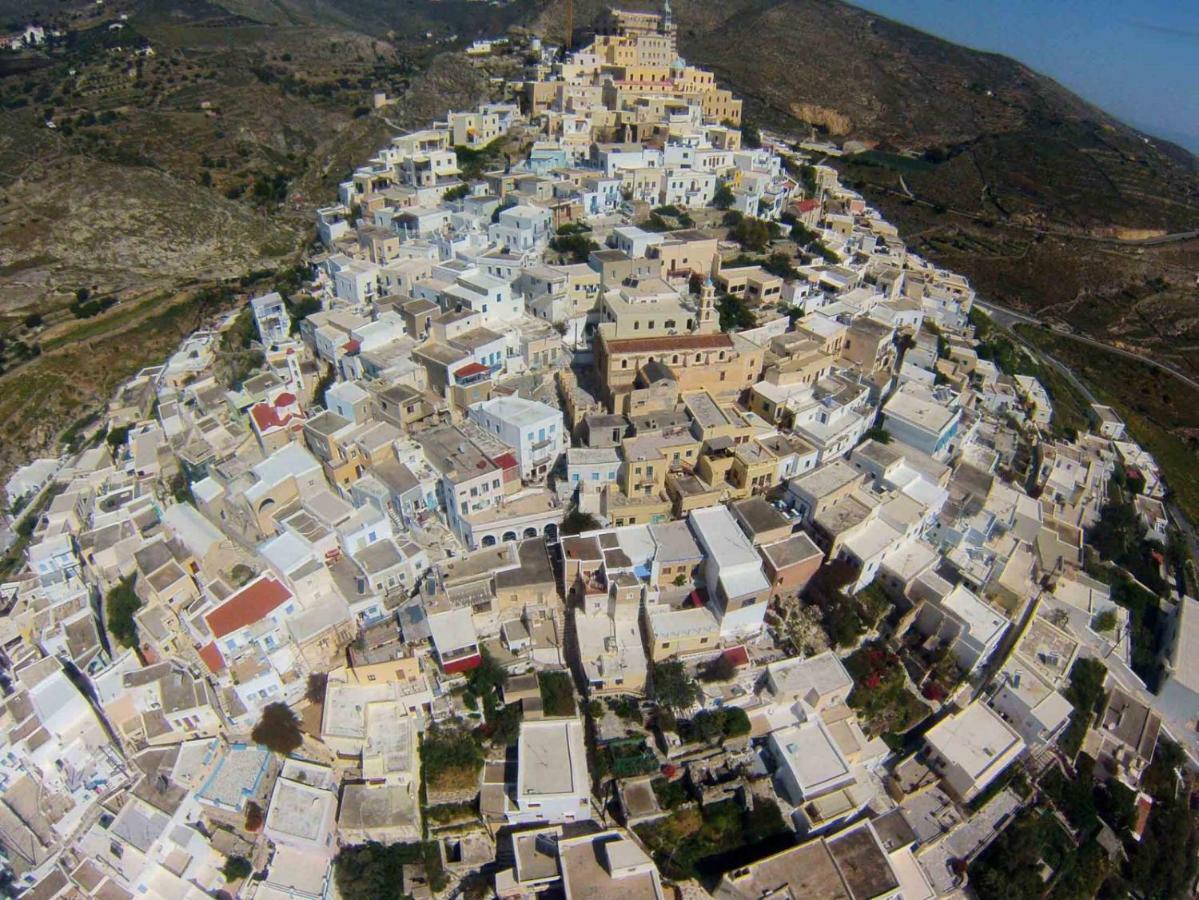 Traditional Medieval Stone House In "Ano Syros" Exterior photo